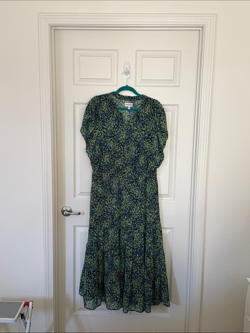 Steve Madden Green & Dark Blue Floral Tiered Midi Dress